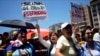 Una protesta de maestros en Caracas por mejores salarios el 27 de marzo de 2023. Los maestros dicen que el dinero que reciben es tan bajo que puede considerarse un "genocidio".