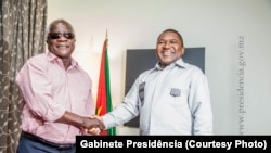Afonso Dhlakama, líder da RENAMO (esq) e Filipe Nyusi, Presidente da República de Moçambique encontram-se pela primeira vez