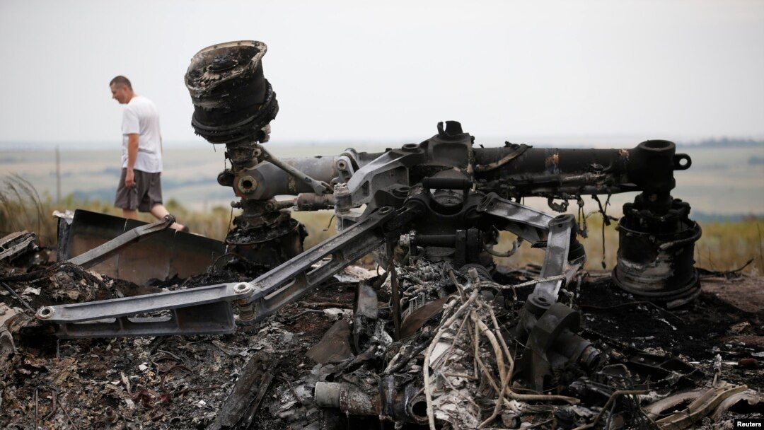 Debris at the site of Thursday's Malaysia Airlines Boeing 777 plane crash, near the village of Grabovo in Ukraine's Donetsk region, July 18, 2014.