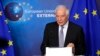ARCHIVO - El jefe de política exterior de la Unión Europea, Josep Borrell, lee una declaración durante una conferencia de prensa previa a las conversaciones sobre Serbia-Kosovo en Bruselas, el miércoles 26 de junio de 2024.