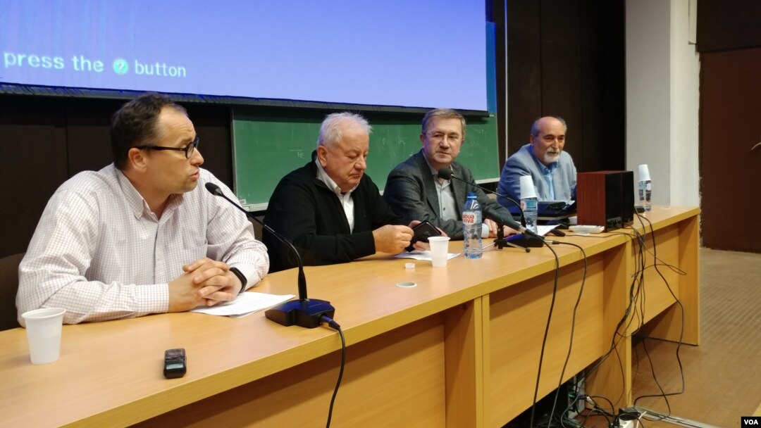 Učesnici tribine "Uzroci zaostajanja srpske privrede" na Filozofskom fakultetu u Beogradu, u okviru ciklusa "Nije filozofski ćutati" na Filozofskom fakultetu u Beogradu, 21. februara 2019.