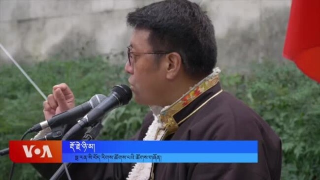 ཧྥ་རན་སིའི་འགྲེམས་སྟོན་ཁང་གྷི་མཱད་ལ་ཞུ་གཏུག་ངོ་རྒོལ། 