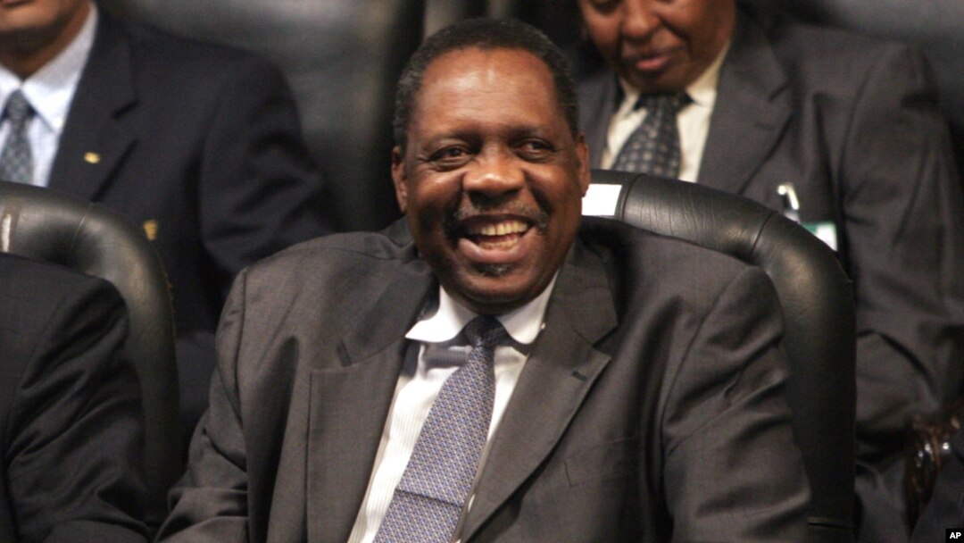 ##caption Issa Hayatou, dan kasar Kamaru, kuma shugaban Hukumar Kwallon Kafa ta Afirka, CAF ##