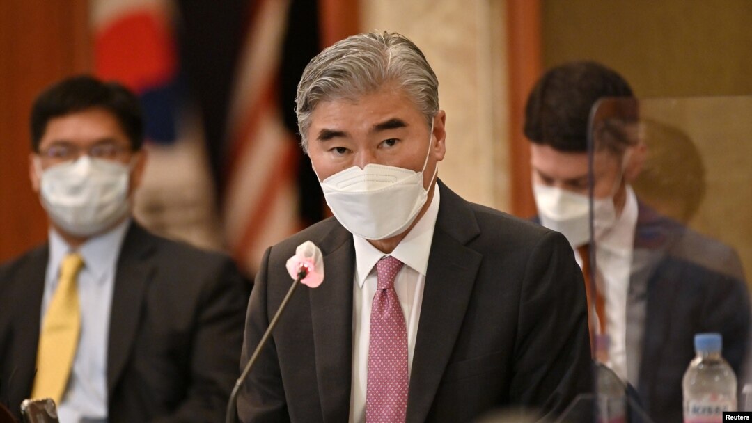 Sung Kim, Noh Kyu-duk, and Takehiro Funakoshi hold trilateral meeting in Seoul