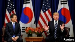 72차 유엔총회가 열린 미국 뉴욕에서 21일 도널드 트럼프 미국 대통령(왼쪽)과 문재인 한국 대통령이 정상회담을 가졌다.