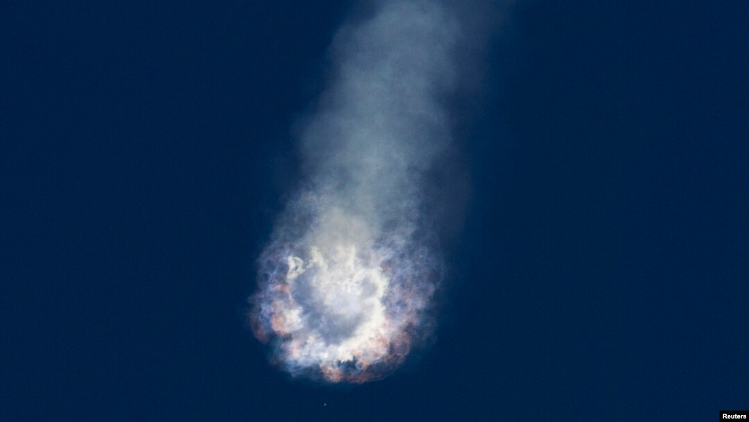 An unmanned SpaceX Falcon 9 rocket explodes after liftoff from Cape Canaveral, Florida, June 28, 2015.