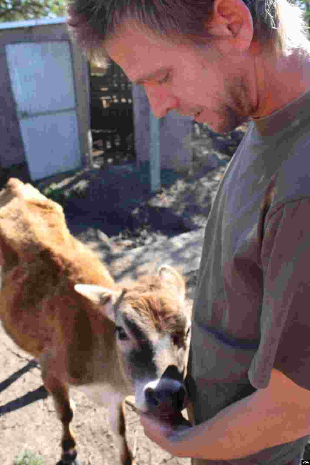 The home’s residents are particularly fond of Alex’s husband, Michael, who manages Ikhaya Loxolo’s farm (VOA/Taylor)