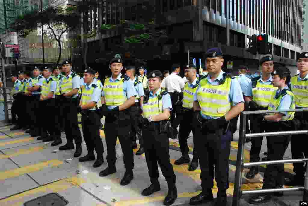 警方到7月2日早上9時左右才開放遮打道,期間數條巴士路線需要改道