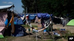 Improvizovani izbeglički kamp u Horgošu