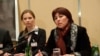 (o'ngda) Nadejda Atayeva, Parijda asoslangan Markaziy Osiyo Inson huquqlari uyushmasi rahbari 