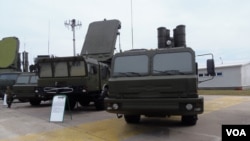 Комплексы С-400 на выставке вооружений в России (архивное фото)