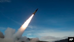 資料照片：美國陸軍在新墨西哥州試射陸軍戰術飛彈系統。 (2021年12月14日)