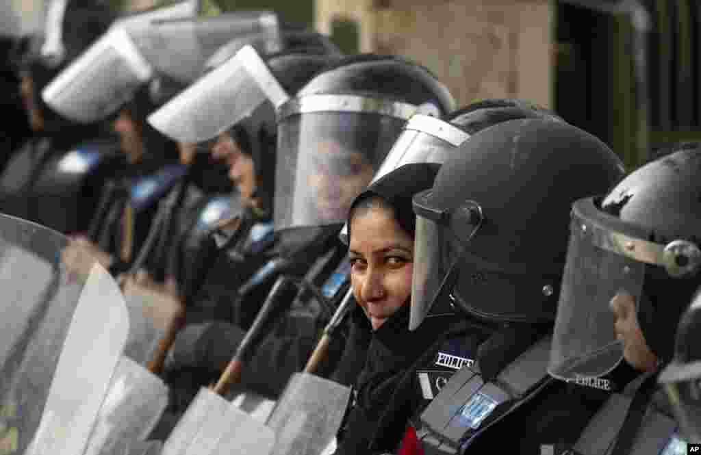 Female police officers stand guard ahead of a protest called by cleric Tahir-ul Qadri, Islamabad, Pakistan, January 14, 2013.