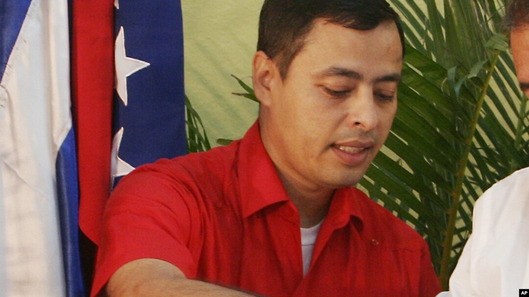 Rafael Isea, exministro de Hugo Chávez, es buscado por Interpol por cargos de presunta corrupción.