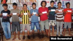 Người đứng đầu hải quân Malaysia đăng hình ảnh 8 hải tặc bị bắt tại đảo Thổ Chu của Việt Nam trên tài khoản Twitter.