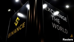 Logo mata uang digital "Binance" terlihat pada pameran mata uang digital dan kripto di Malta (foto: Reuters). 