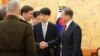 문재인 한국 대통령이 15일 청와대에서 한국을 방문한 마크 에스퍼 미국 국방장관 등을 만났다. 문 대통령은 이 자리에서 지소미아에 대한 한국 정부의 기본 입장을 설명했다고, 청와대는 밝혔다.