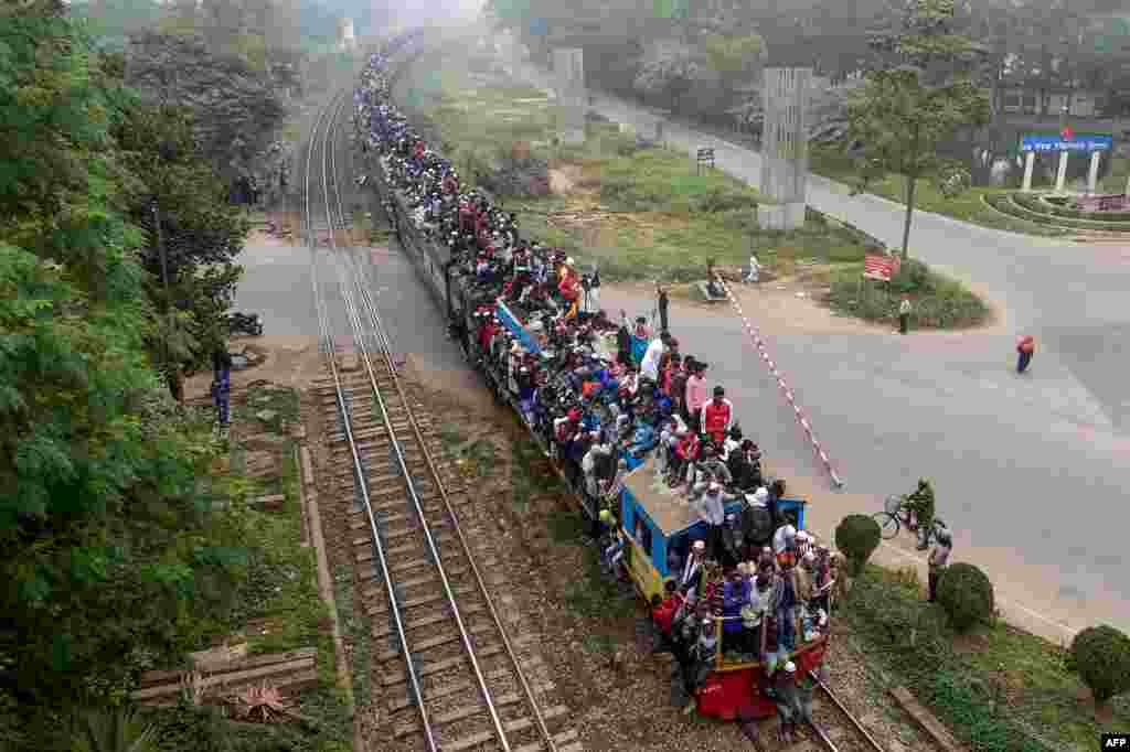 Muslim devotees leave after taking part in the Akheri Munajat, or final prayers, during the annual Muslim gathering 'Biswa Ijtema' in Tongi, some 30 kms north of Dhaka, Bangladesh.