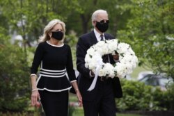 Jo Bayden rafiqasi Jill bilan 25-may, Xotira kunida Delaver shtatida