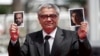 حضور محمد رسول‌اف روی فرش قرمز؛ کارگردان تبعیدی ایرانی در جشنواره کن تشویق شد