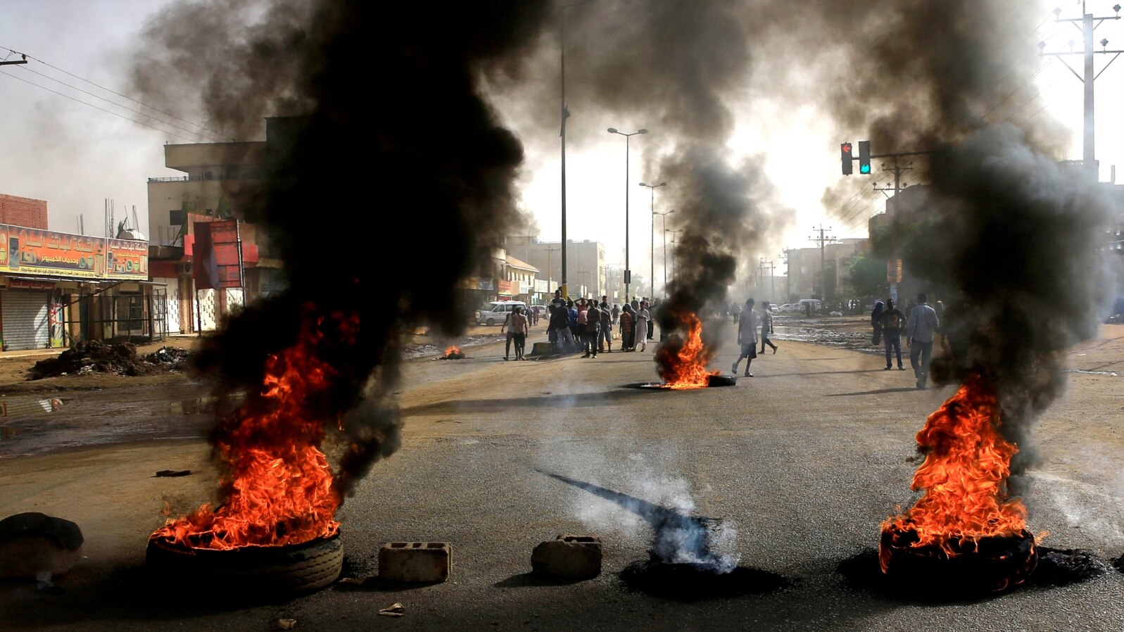 Sudanese protesters use burning tires to erect a barricade on a street, demanding that the country's Transitional Military Council hand over power to civilians, in Khartoum, Sudan, June 3, 2019.