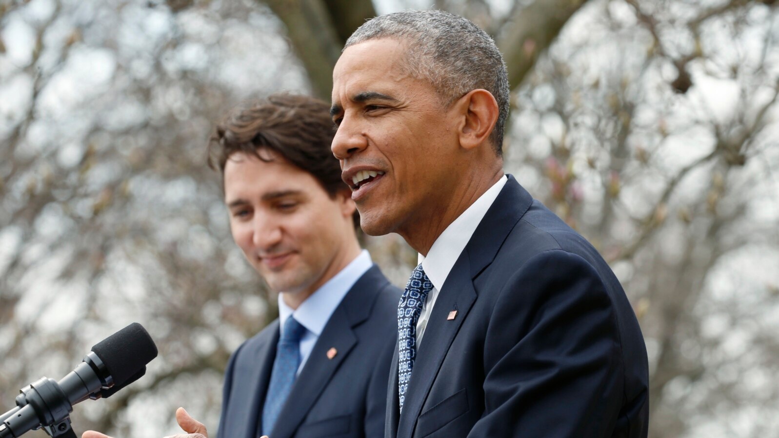 U.S. President Barack Obama (R) and Canadian Prime Minister Justin Trudeau hold a joint news conference in the White House Rose Garden in Washington, March 10, 2016. 