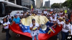 Trabajadores sindicales marchan en el Día Internacional de los Trabajadores en Caracas, Venezuela, el miércoles 1 de mayo de 2024.