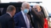 El presidente electo Joe Biden llega al centro Queen en Wilmington, Delaware para reunirse con sus asesores. 