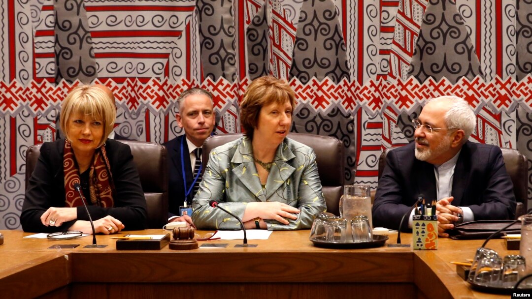 Iranian FM Mohammad Javad Zarif (R) sits with High Representative of the Union for Foreign Affairs & Security Policy and Vice-President of the European Commission Catherine Ashton (C) and Deputy Secretary-General of the European External Action Service (E
