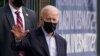 El presidente de EE. UU., Joe Biden y la primera dama Jill Biden a la salida de la misa en la iglesia católica St. Joseph de Brandywine en Wilmington, Delaware, EE. UU., 24 de abril de 2021.