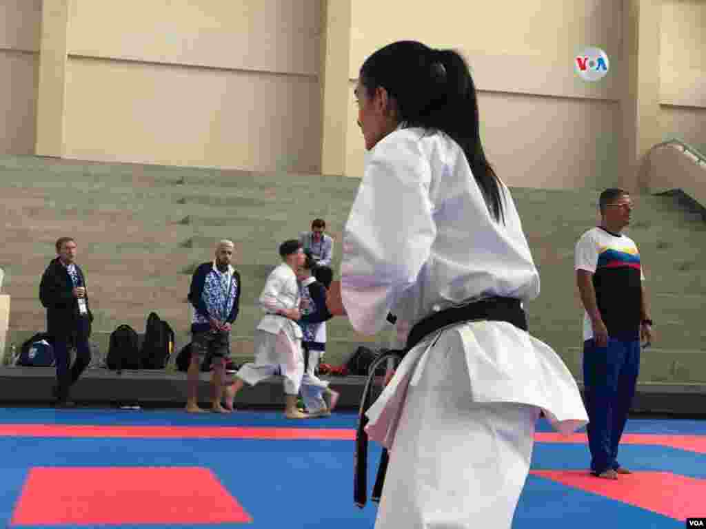 Marián Cuero, karateca de la selección venezolana, entrena durante los Juegos Panamericanos 2019, en Lima, Perú. 