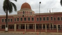 Directores de escolas primárias n Uíge em pé de guerra – 3:30