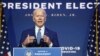 El proyectado presidente electo de Estados Unidos, Joe Biden, habla a los reporteros sobre los esfuerzos para confrontrar la pandemia de COVID-19 el 9 de noviembre de 2020.