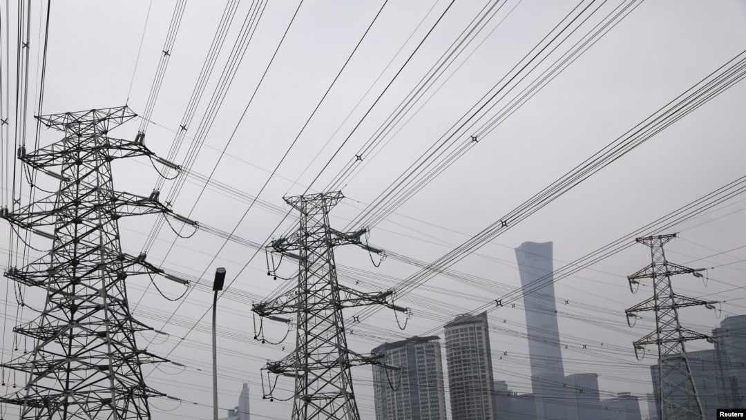 北京商業中心區旁的輸電塔。 （2021年9月28日）