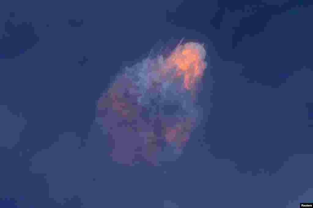 A SpaceX Falcon 9 rocket engine self-destructs during an in-flight abort test after liftoff from the Kennedy Space Center in Cape Canaveral, Florida.