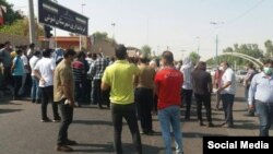 تجمع کارگران هفت تپه در مقابل فرمانداری شهرستان شوش 