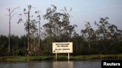 Alerta da Shell a navegação na enseada de Nembe Creek onde passa um dos seus oleodutos (Arquivo)