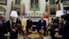 Tổng thống Macron và ông Trump hôm 24/2.