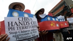 Sinh viên Philippines biểu tình chống Trung Quốc tại Manila, tháng 3/2016.