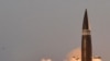 북한은 전날인 25일 새로 개발한 신형전술유도탄시험발사를 진행했다며 26일 관영매체를 통해 사진을 공개했다.