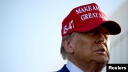 ARCHIVO - El presidente electo de EEUU, Donald Trump, observa el lanzamiento de SpaceX de su sexto vuelo de prueba de la nave espacial Starship el 19 de noviembre de 2024.