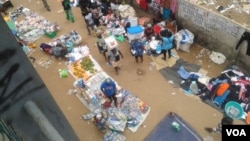 Angola Luanda street sellers "zungueiras"