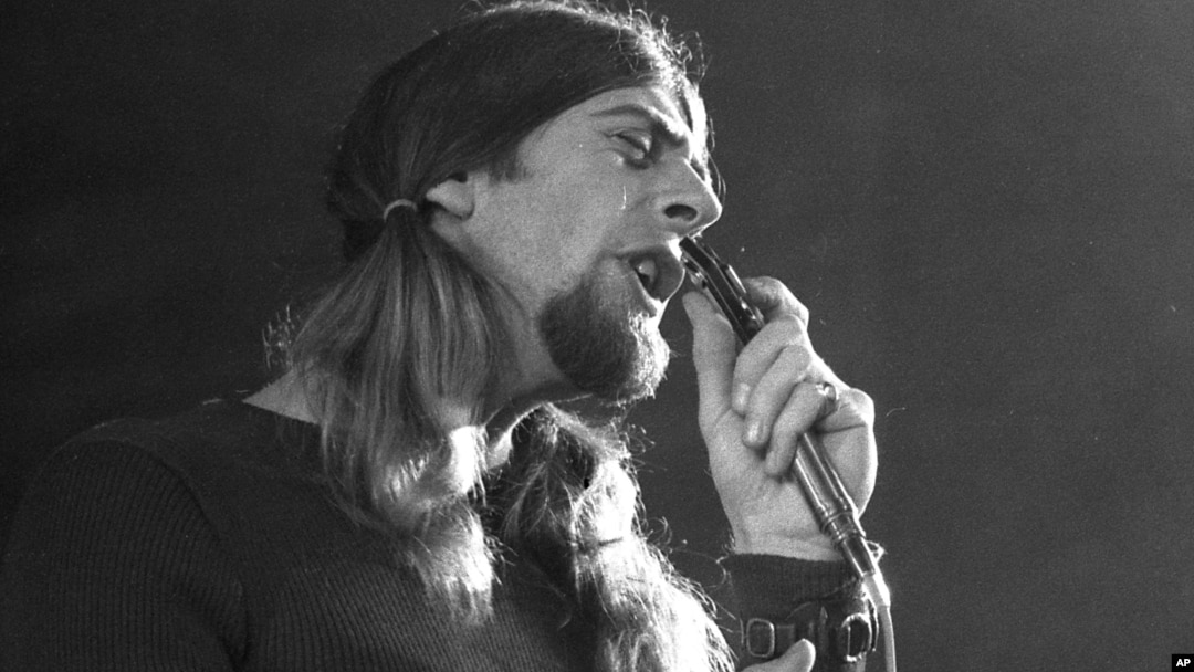 British Blues pioneer John Mayall performs with his band the Bluesbreakers at the "Deutsche Museum" (German Museum) in Munich, Jan. 21, 1970.