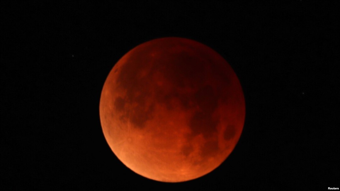 Eclipse lunar será el más largo del siglo XXI. La "luna de sangre" será visible en Asia, Europa, y algunas partes de Sudamérica. 