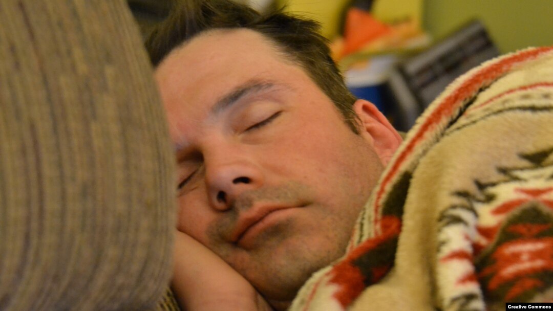 A new study suggests that adults who get at least eight hours of sleep a night may be less likely to get injured when exercising. (WIKIMEDIA/CREATIVE COMMONS) 