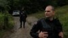 Kosovski policajci blizu sela Bare (Foto: REUTERS/Valdrin Xhemaj)