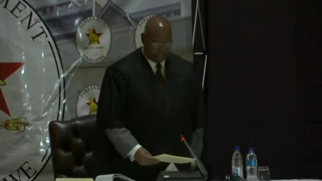 Amalunga Edale Lephalamende Athakazelela Ukutshiya Umsebenzi Kuka Mugabe