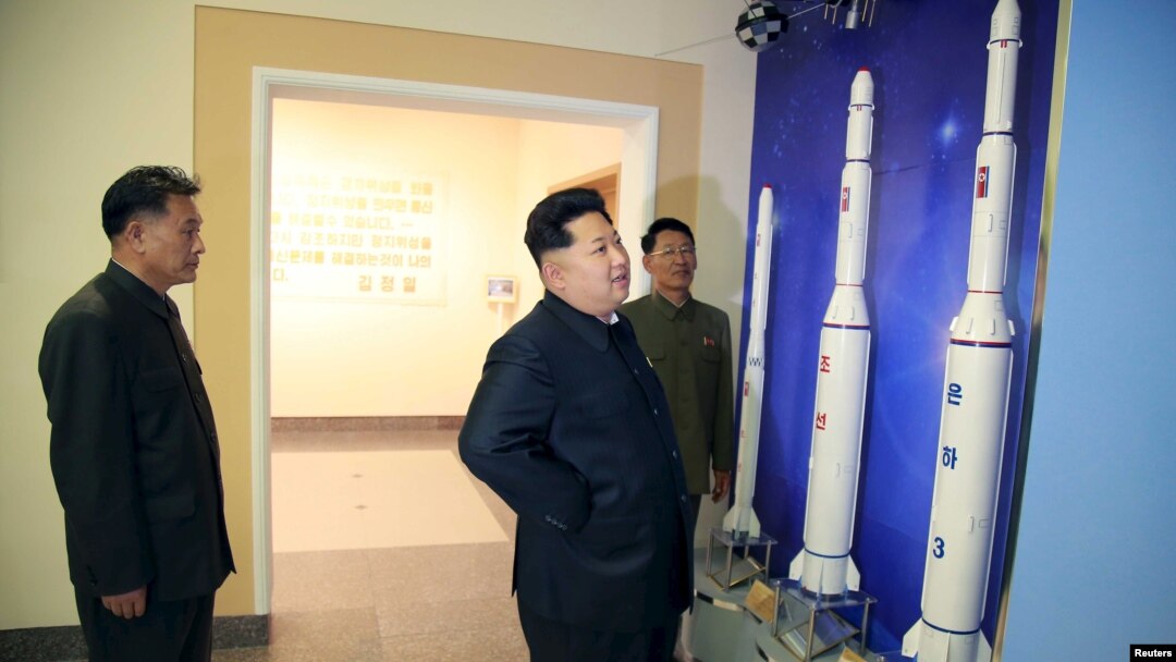 북한 김정은 국방위원회 제1위원장이 새로 건설한 국가우주개발국 위성관제종합지휘소를 방문했다고, 관영 '조선중앙통신'이 지난 3일 전했다.