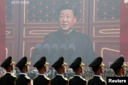 中國領導人習近平在北京天安門閱兵。（2019年10月1日）