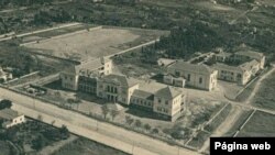 Vista aérea, da era colonial, do antigo Liceu Sá da Bandeira, Na Huíla (www.delcampe.net)